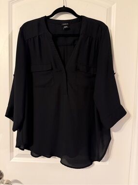 Torrid size 1 Black Split-Neck Roll-Tab Blouse